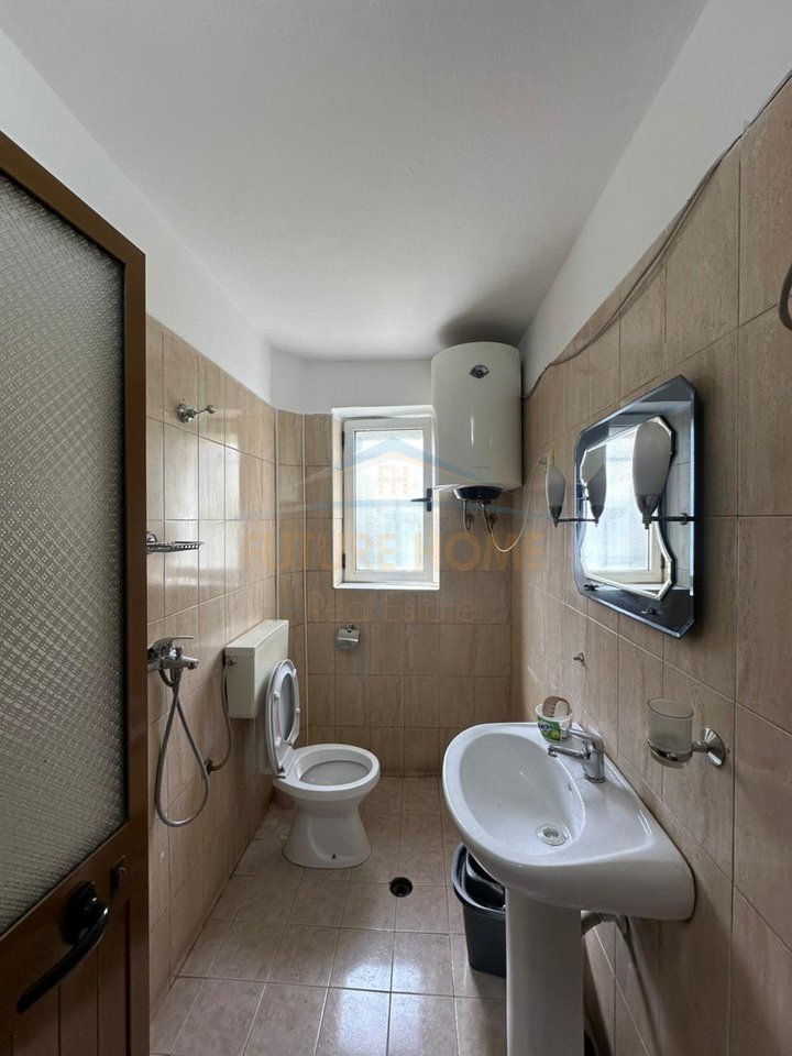 Shitet,Apartament 1+1,Stacioni i Trenit, Tirane