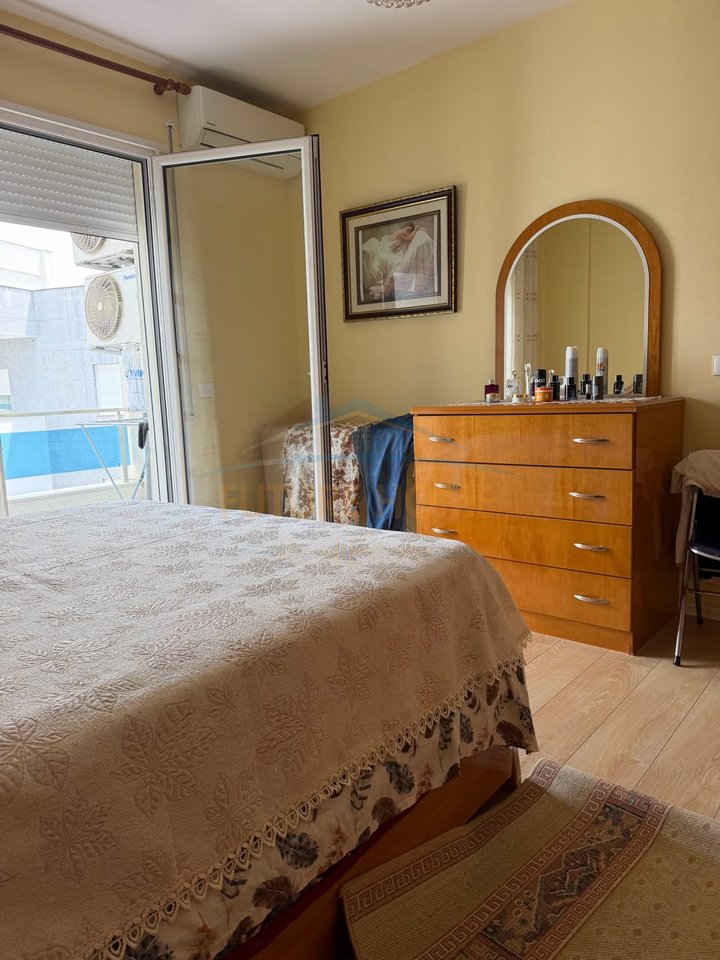 Shitet, Apartament 1+1, Kopshti Zoologjik, Tiranë