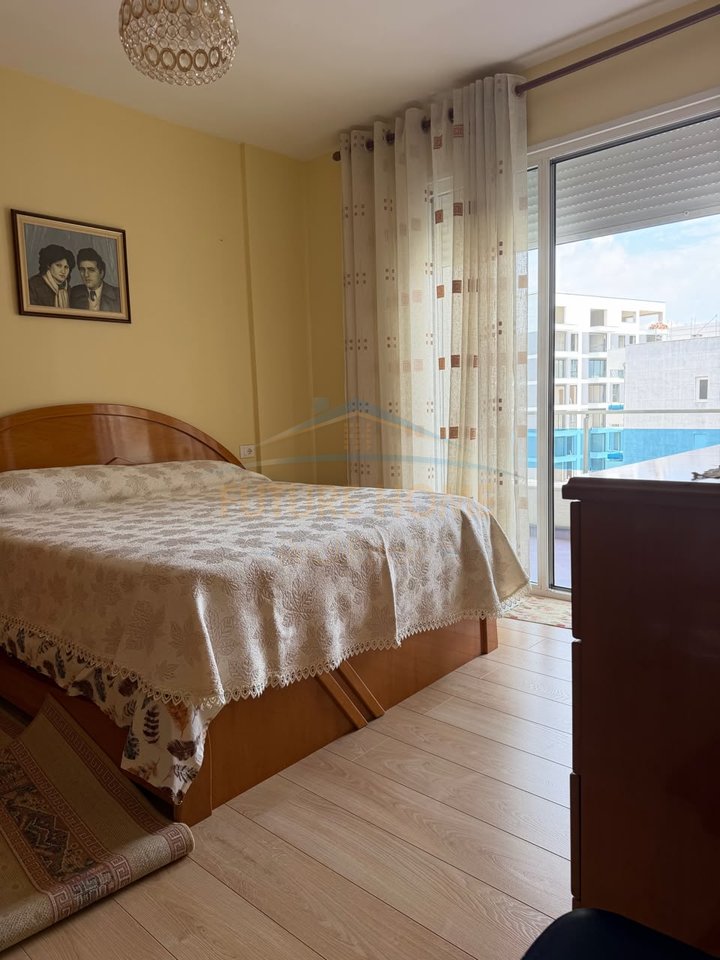 Shitet, Apartament 1+1, Kopshti Zoologjik, Tiranë
