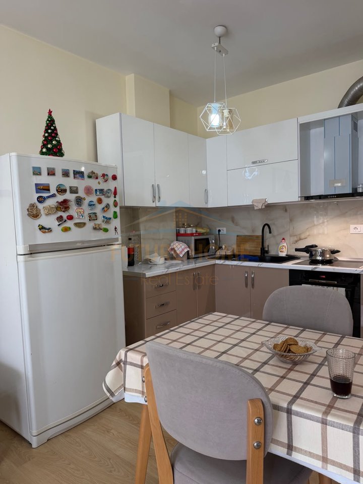 Shitet, Apartament 1+1, Kopshti Zoologjik, Tiranë