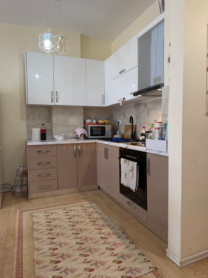 Shitet, Apartament 1+1, Kopshti Zoologjik, Tiranë