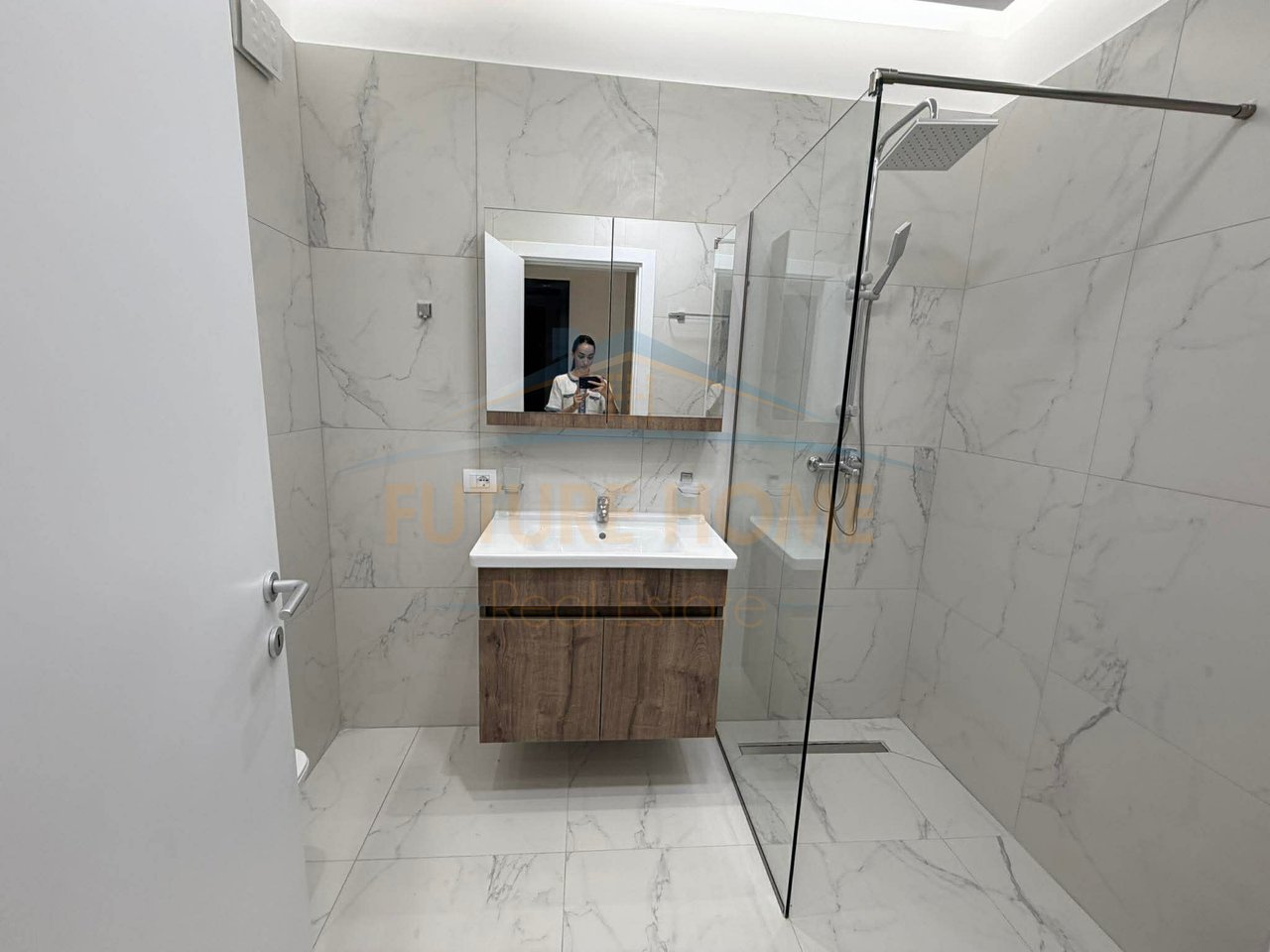 Shitet, Apartament 1+1, Kompleksi E88