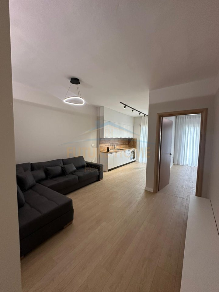 Shitet, Apartament 2+1, Fresk, Tirane