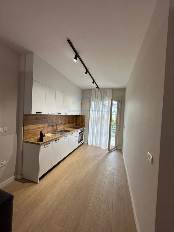 Shitet, Apartament 2+1, Fresk, Tirane