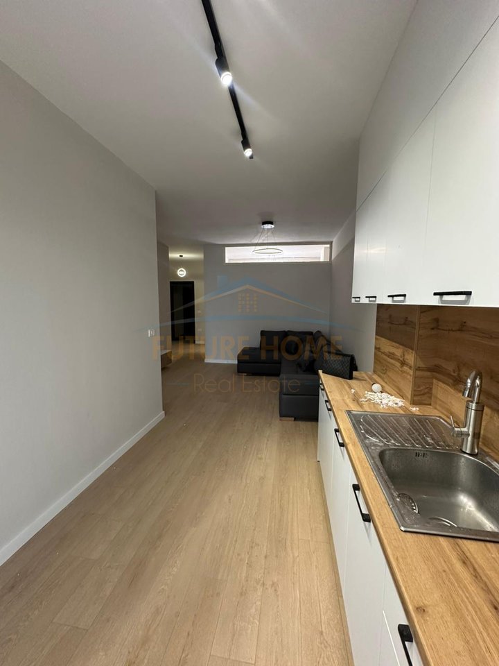 Shitet, Apartament 2+1, Fresk, Tirane