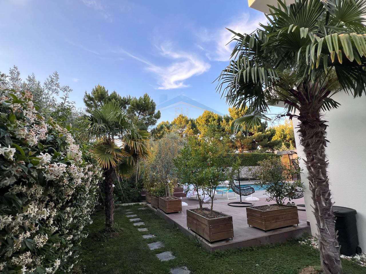 Qera, 2 Vila të bashkëngjitura, Vala Mar Residence, Hamallaj.