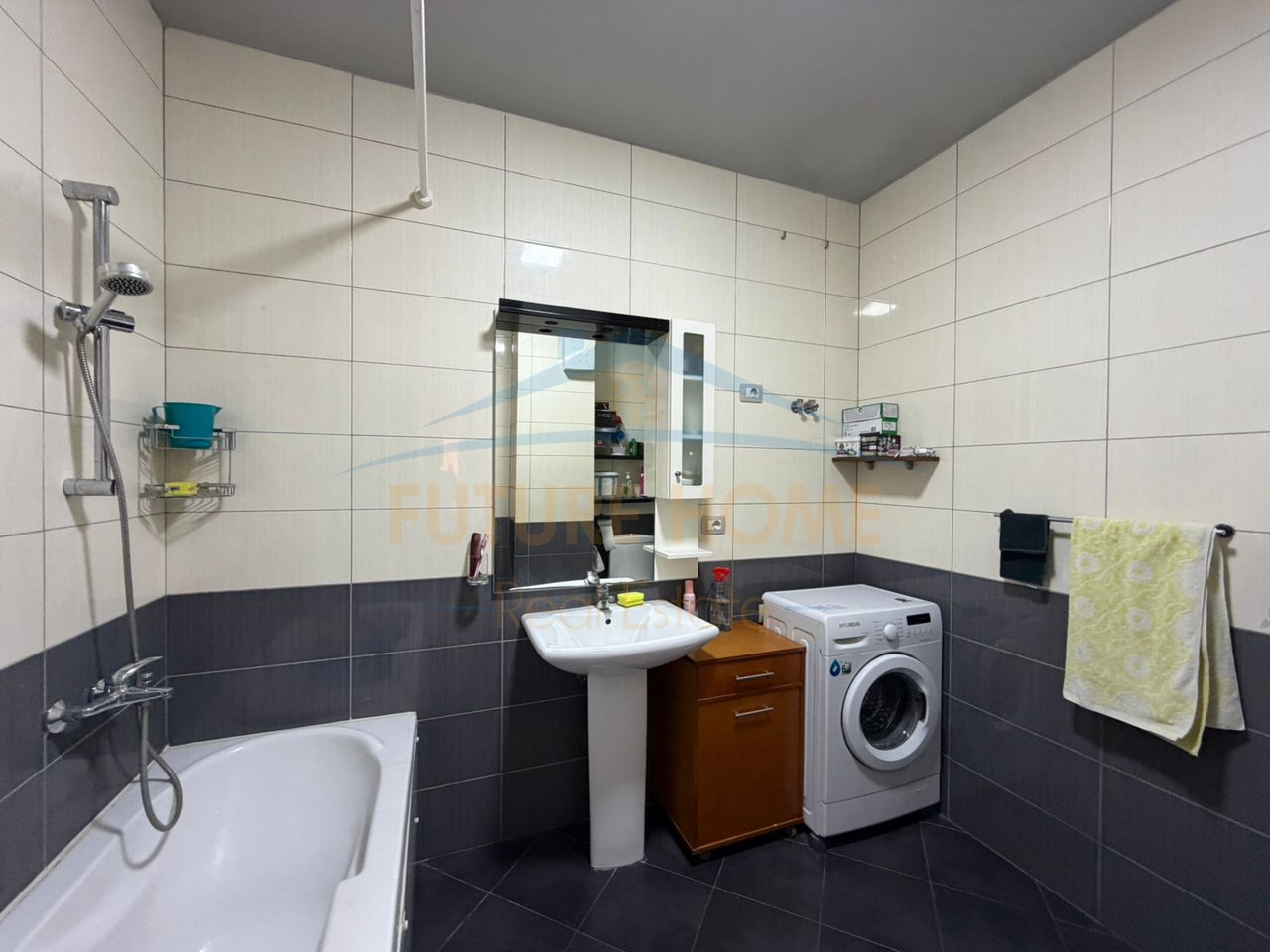 For sale, 2+1+2 Apartment with Veranda, Jordan Misja Street, Tirana
