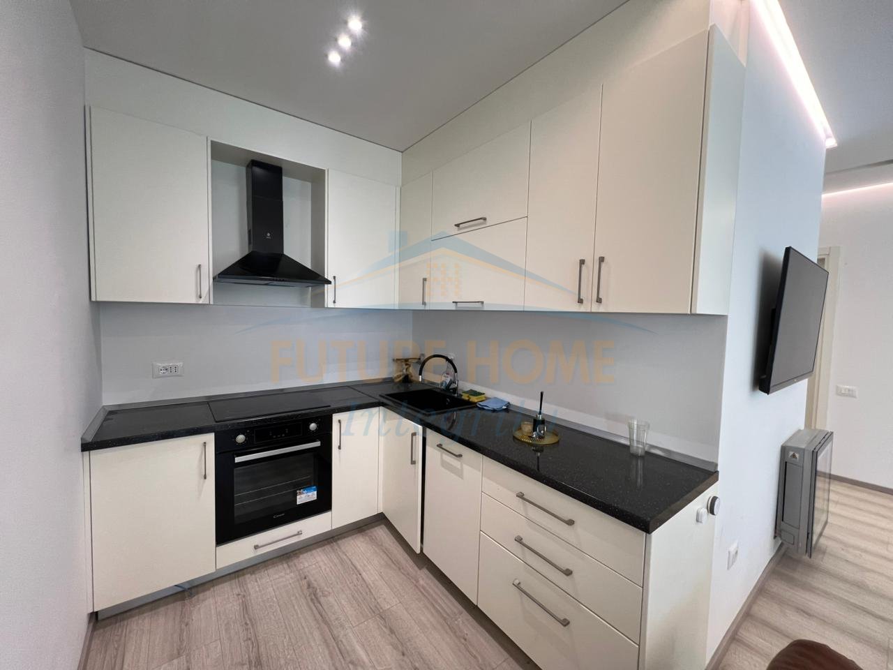 In vendita, appartamento 2+ locali, Bllok, Tirana.