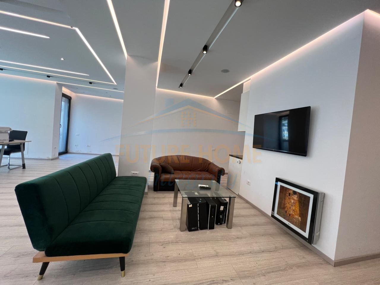 In vendita, appartamento 2+ locali, Bllok, Tirana.