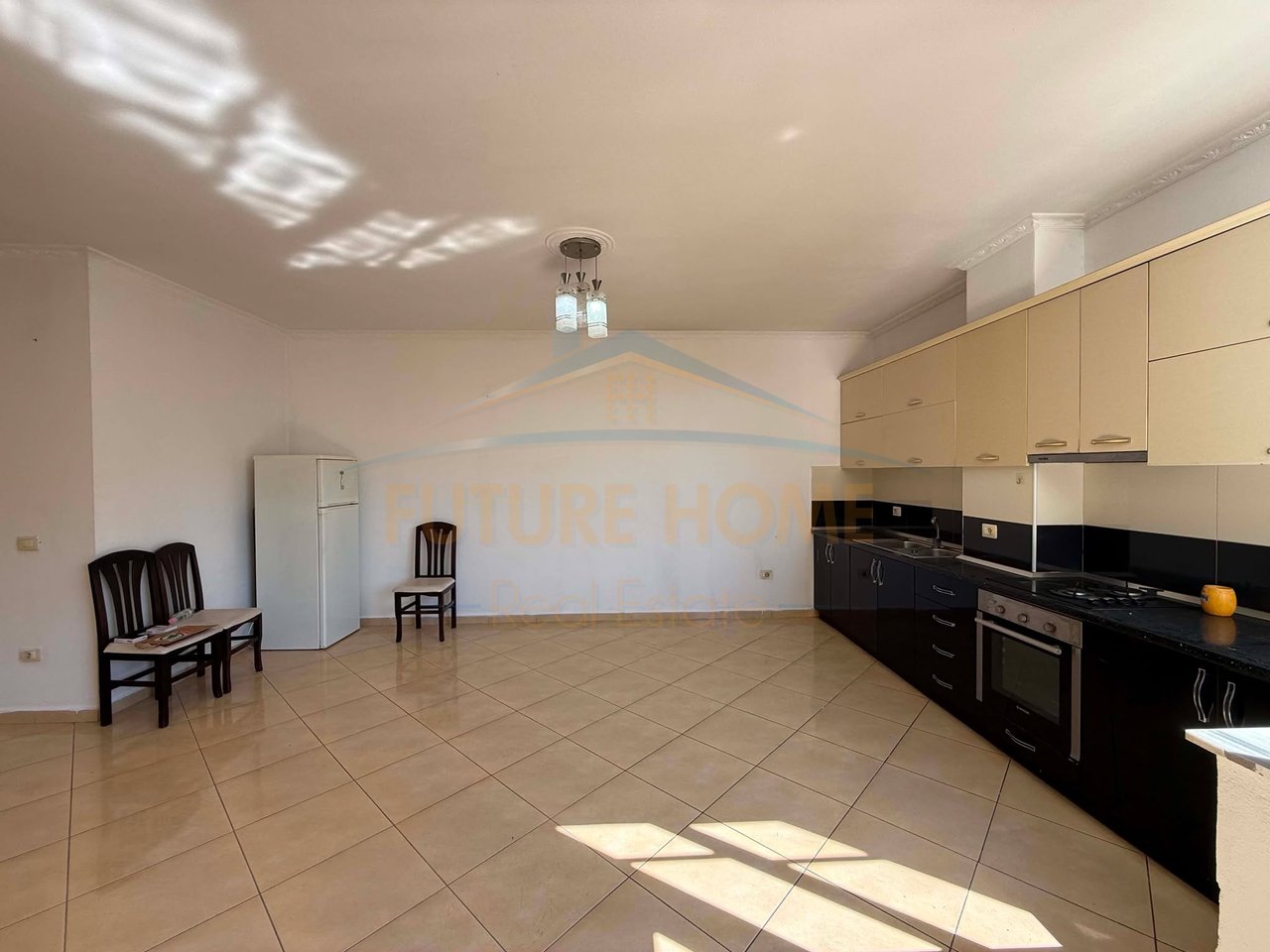 Shitet, Apartament 2+1+2, Unaza e Re