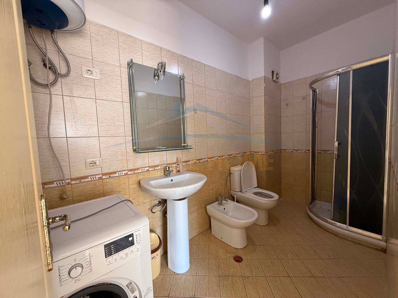 Shitet, Apartament 2+1+2, Unaza e Re
