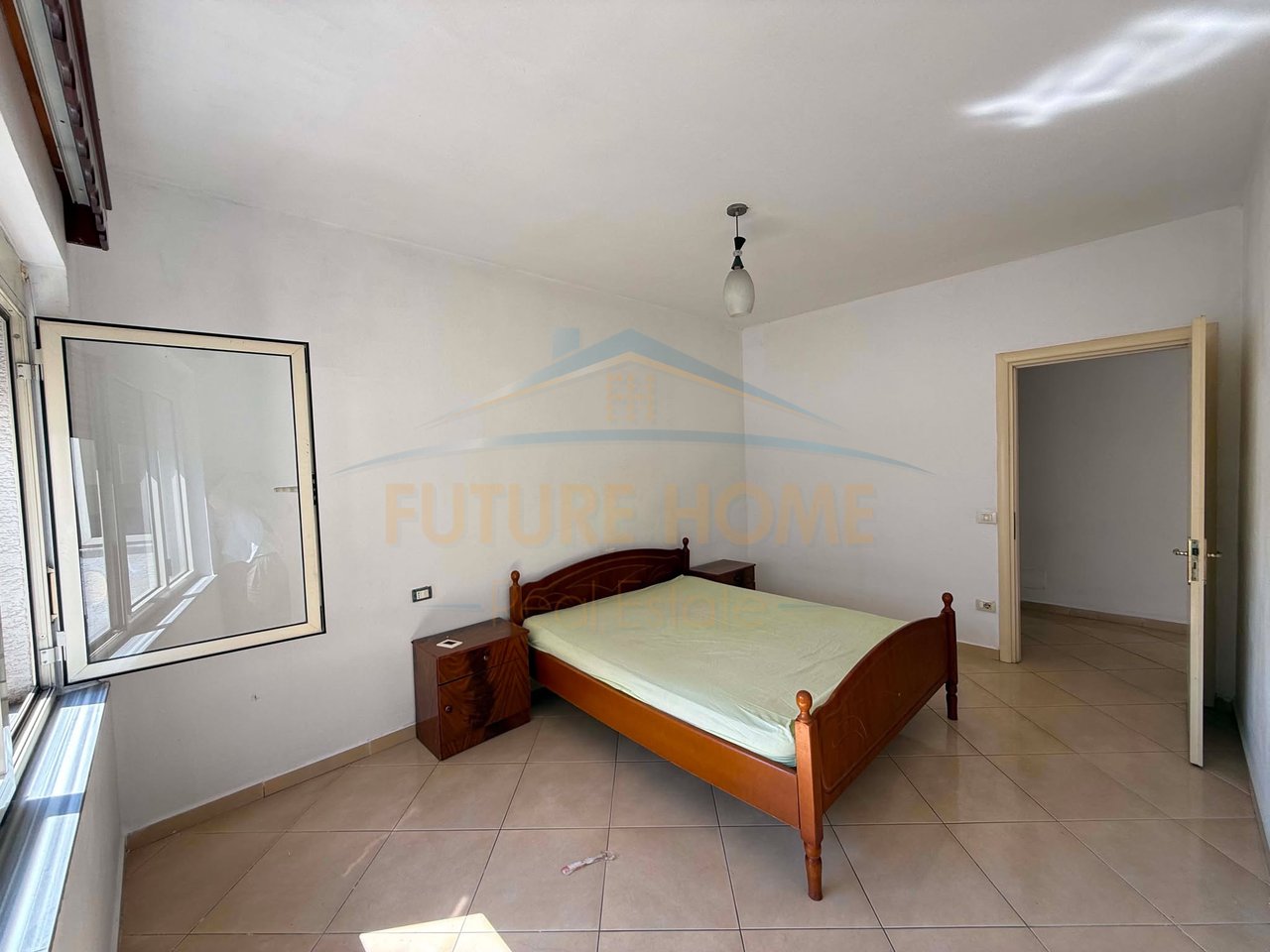 Shitet, Apartament 2+1+2, Unaza e Re