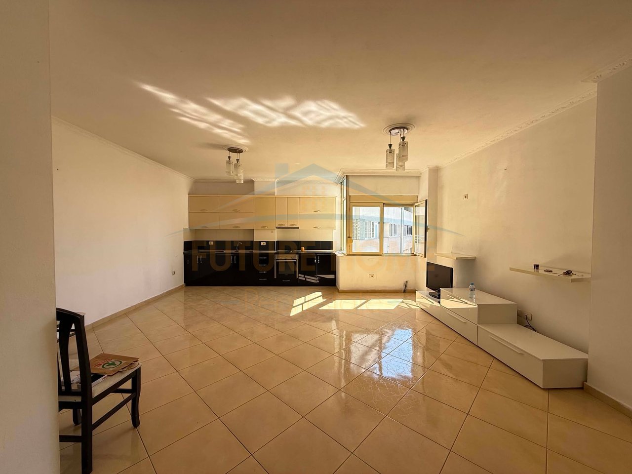 Shitet, Apartament 2+1+2, Unaza e Re