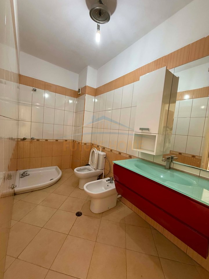 Shitet, Apartament 2+1+2, Unaza e Re