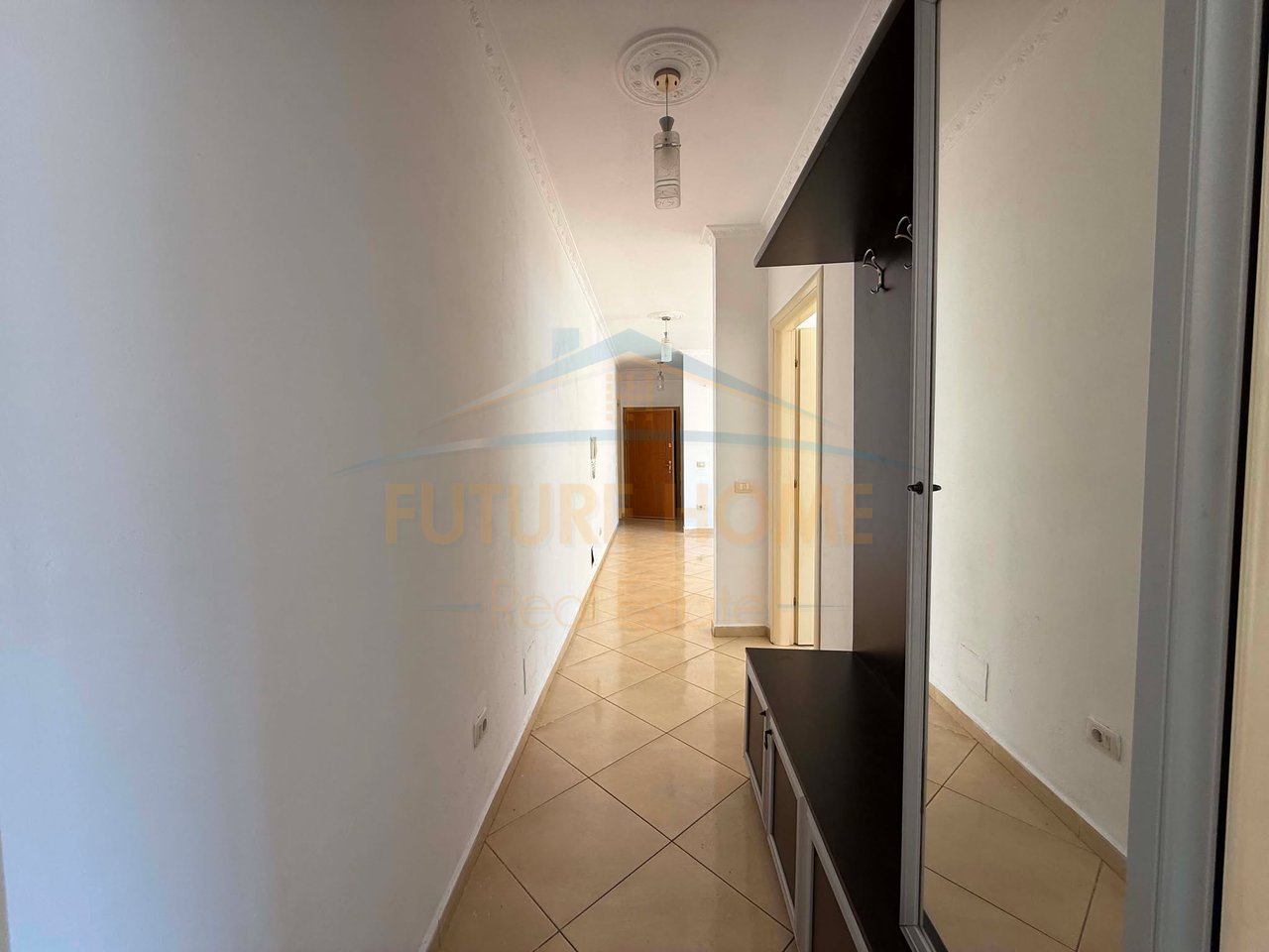 Shitet, Apartament 2+1+2, Unaza e Re