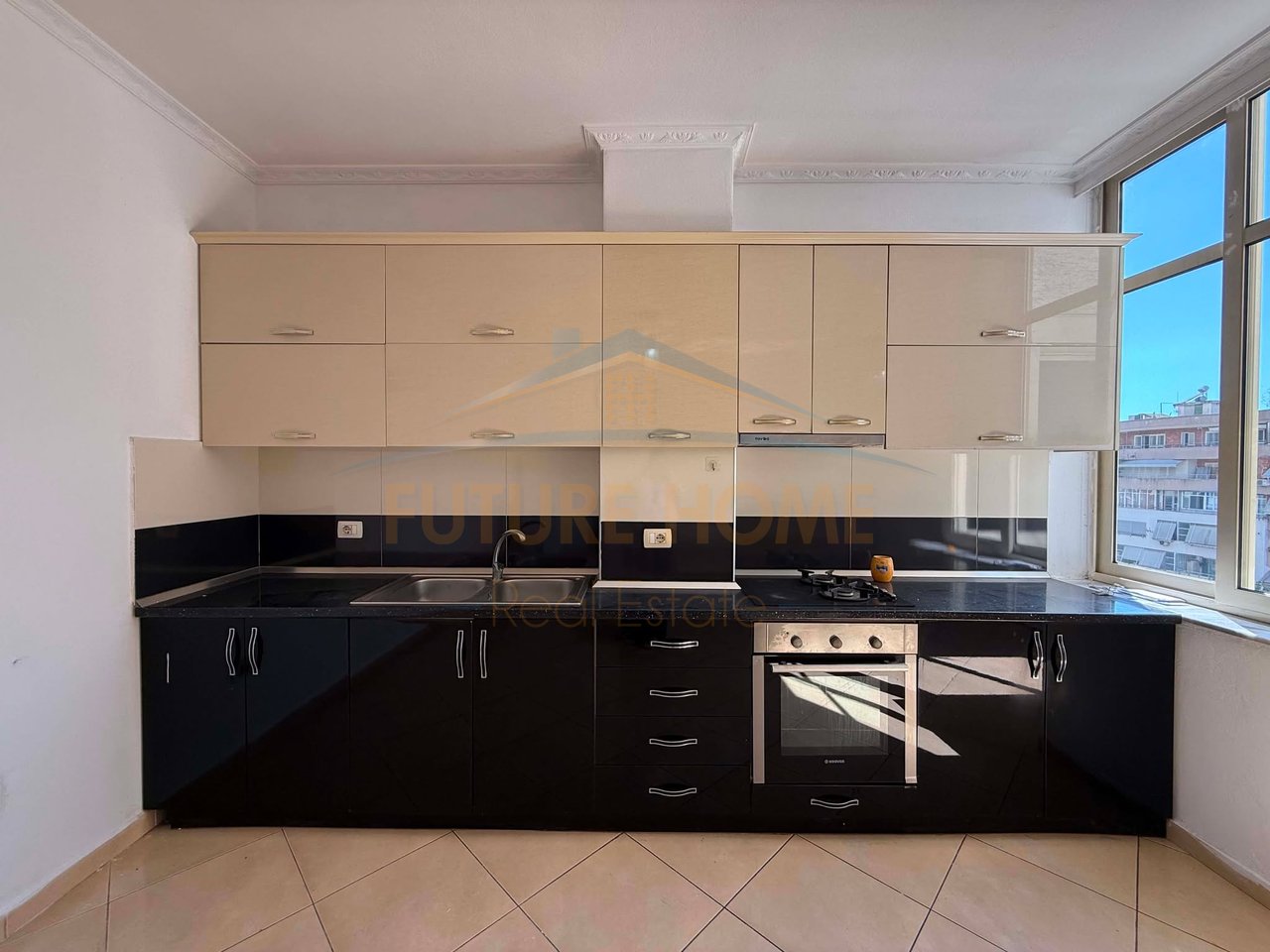 Shitet, Apartament 2+1+2, Unaza e Re