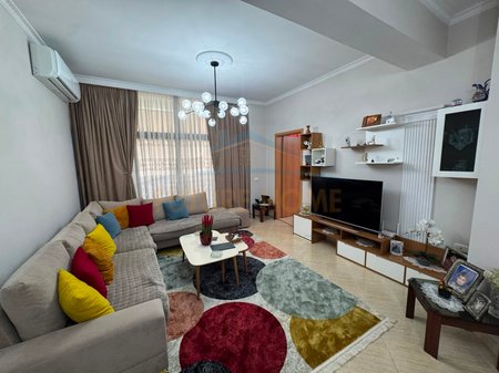Shitet, Apartament 3+1+2, Rruga e Kavajës, Tirane