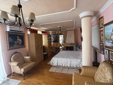 Shitet, Apartament 2+1 ne zonen e Maternitetit te Ri Tirane