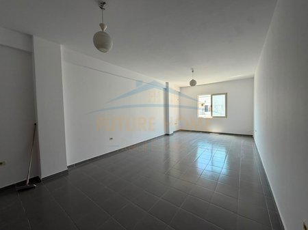 Shitet Apartament 2+1+2 , Yzberisht