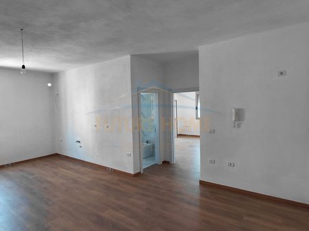 Shitet, Apartament 2+1+2 Ballkone, Golem, Durres