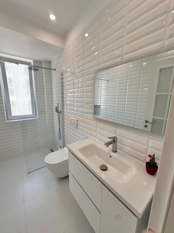 Qira, Apartament 2+1, Gjimnazi Petro Nini Luarasi