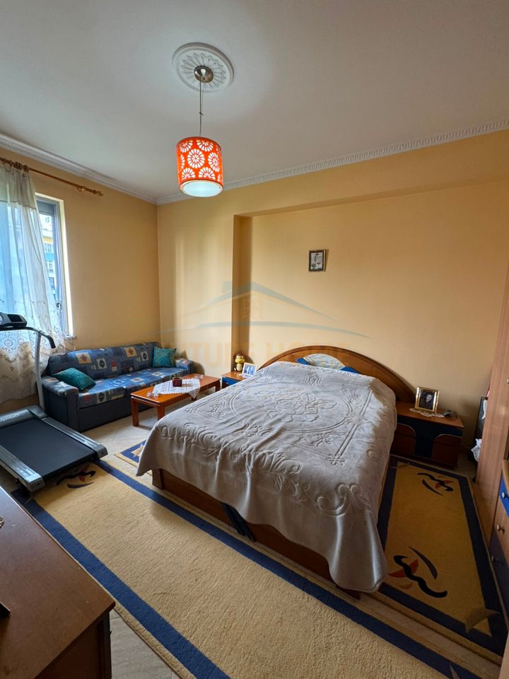Shitet, Apartament 3+1+2, Rruga e Kavajës, Tirane