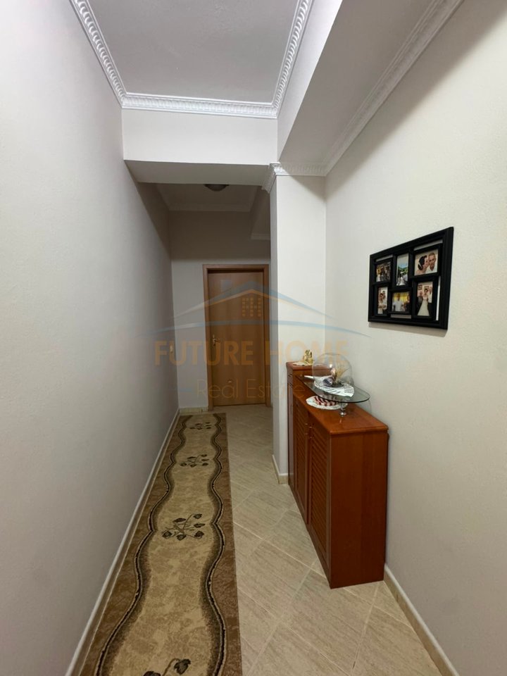 Shitet, Apartament 3+1+2, Rruga e Kavajës, Tirane