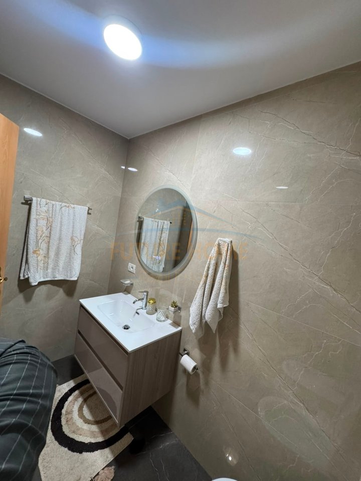 Shitet, Apartament 3+1+2, Rruga e Kavajës, Tirane