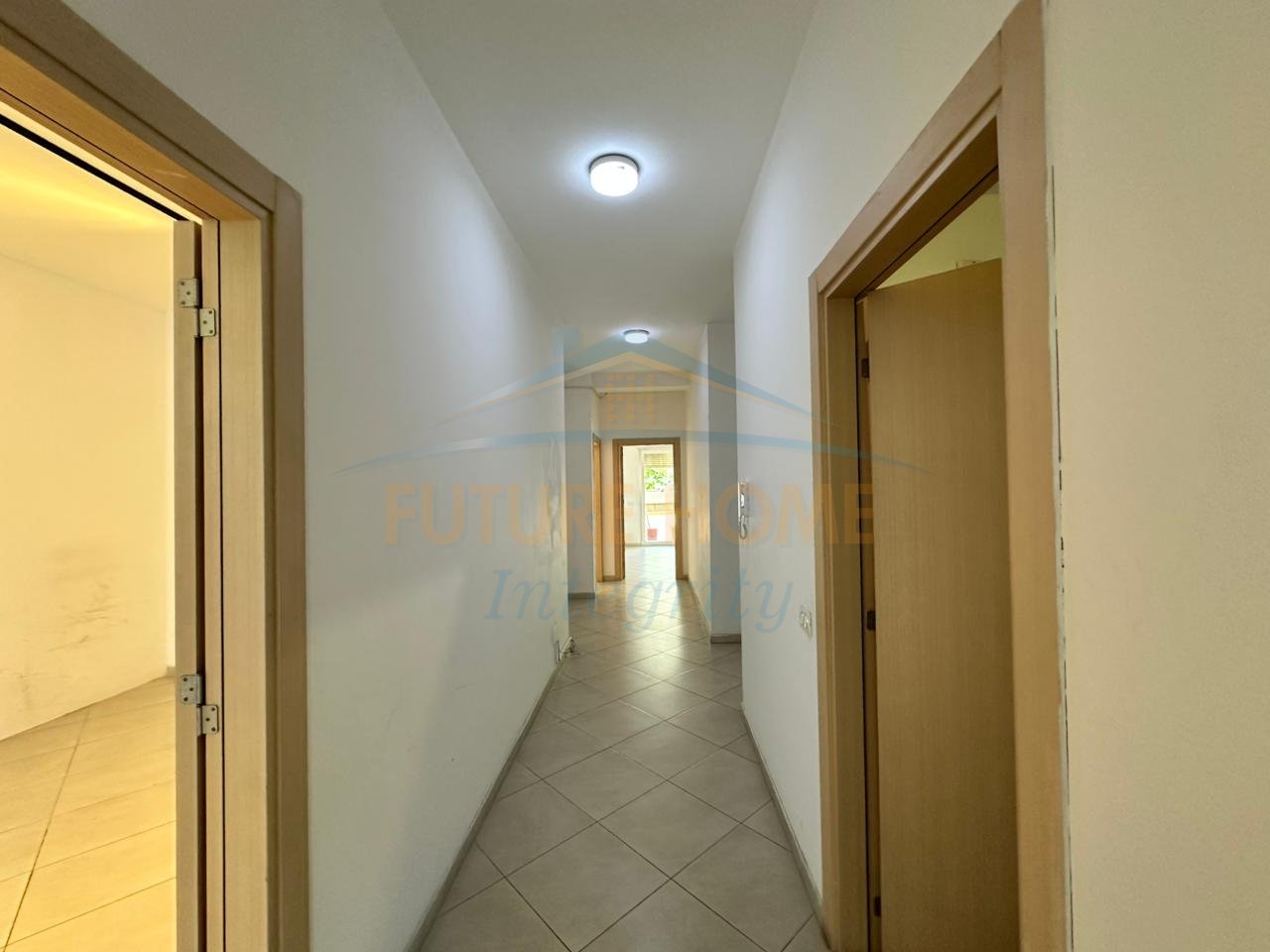 Qera, Apartament 3+1+2+Post Parkimi, Komuna e Parisit, Tiranë.