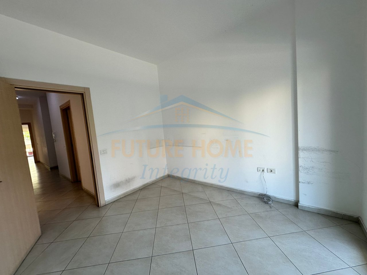 Qera, Apartament 3+1+2+Post Parkimi, Komuna e Parisit, Tiranë.