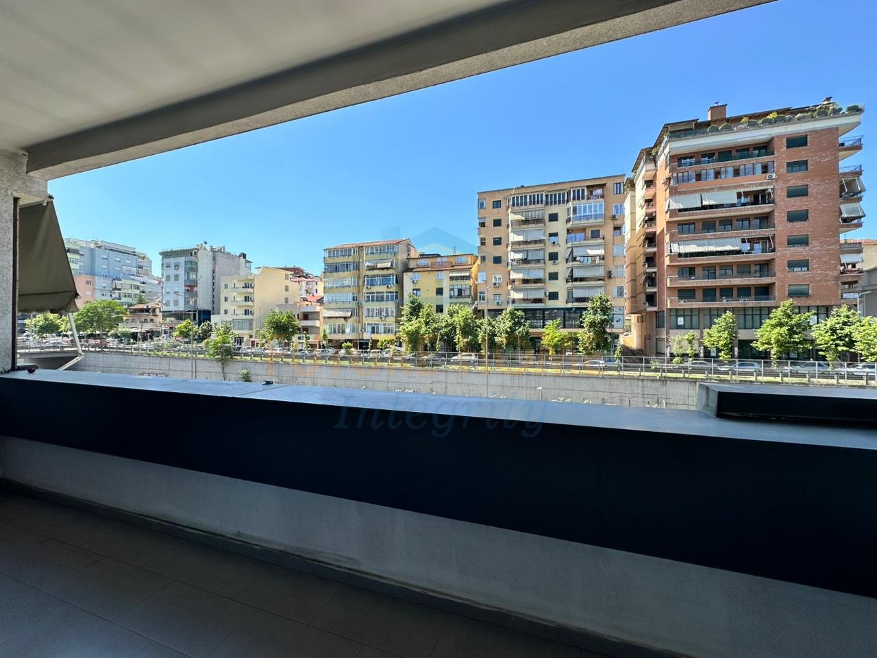 Qera, Apartament 3+1+2+Post Parkimi, Komuna e Parisit, Tiranë.