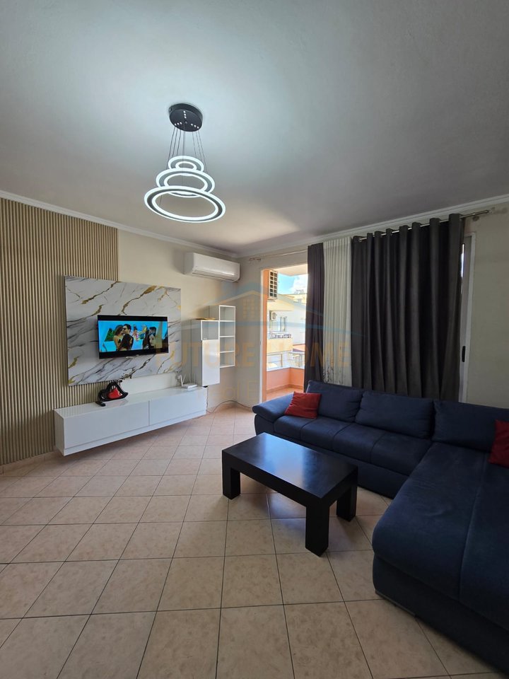 Shitet, Apartament 2+1, Unaza e Re
