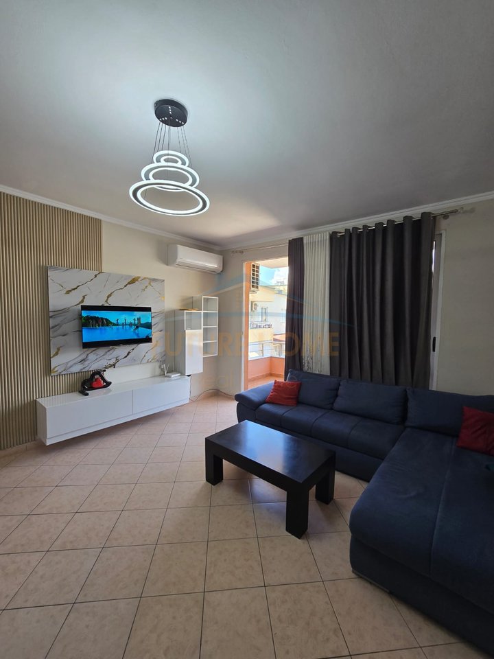 Shitet, Apartament 2+1, Unaza e Re
