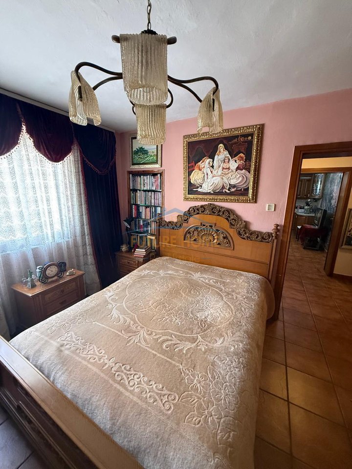 Shitet, Apartament 2+1, Materniteti i Ri, Tiranë