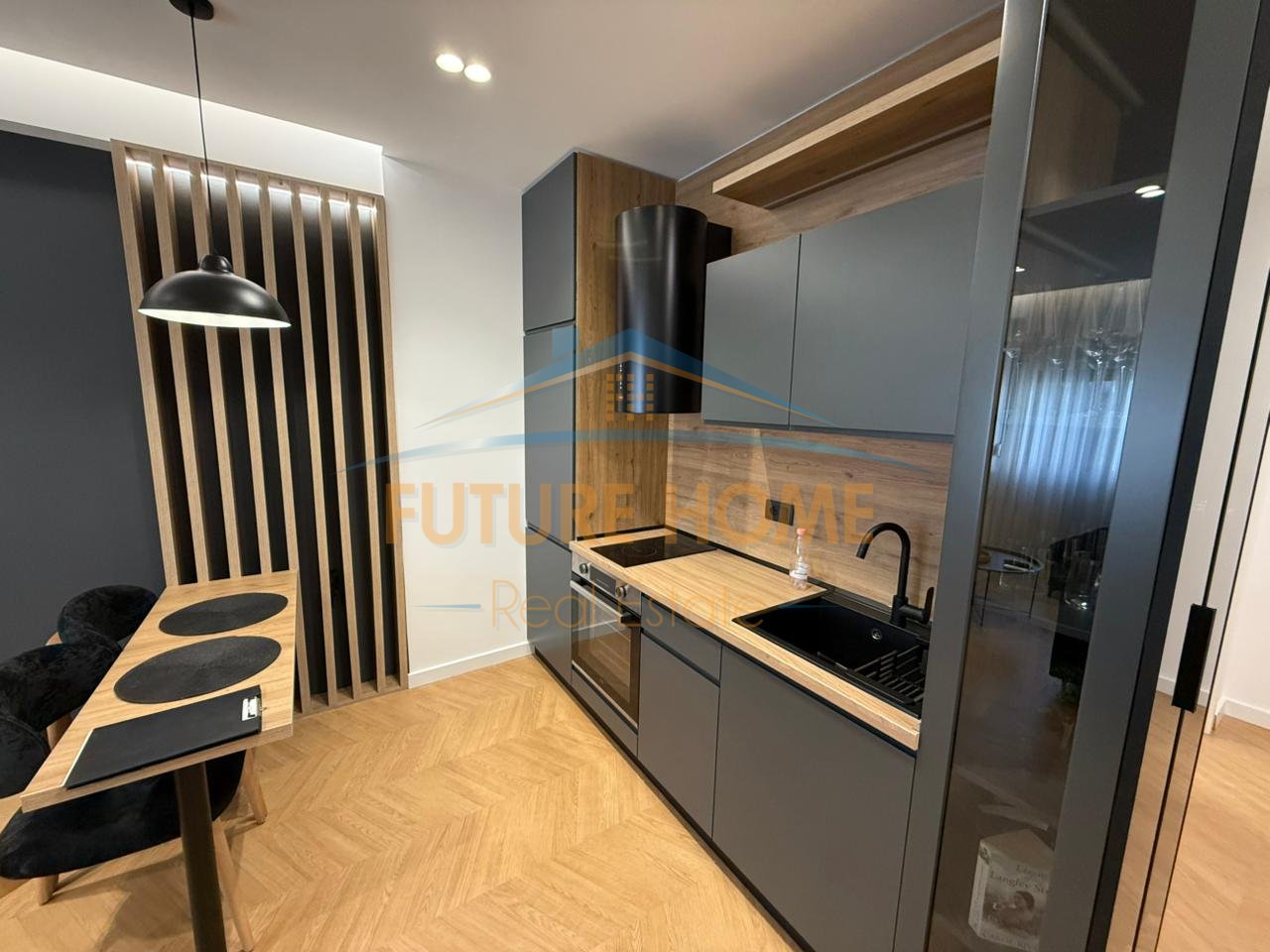 Shitet, Apartament 1+1, Kopshti Zoologjik, Tiranë.