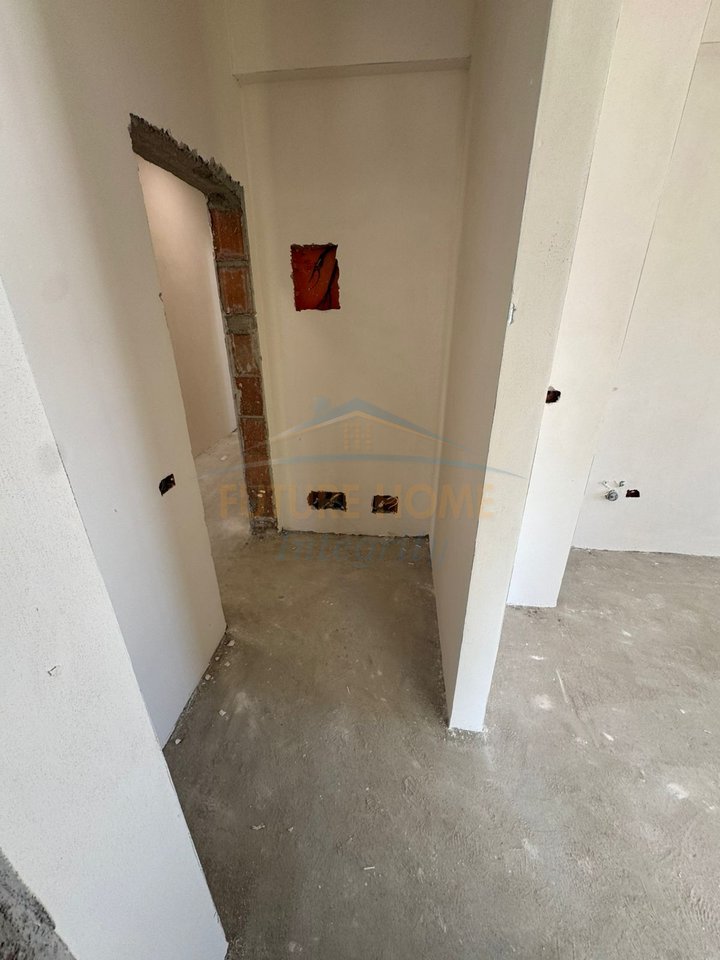 Shitet, Apartament 1+1, Kompleksi Kadiu, Tiranë.