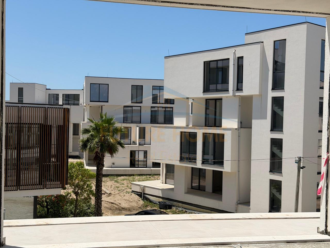 Shitet Apartament 1+1, Kompleksi Porto Lalëzi, Hamallaj