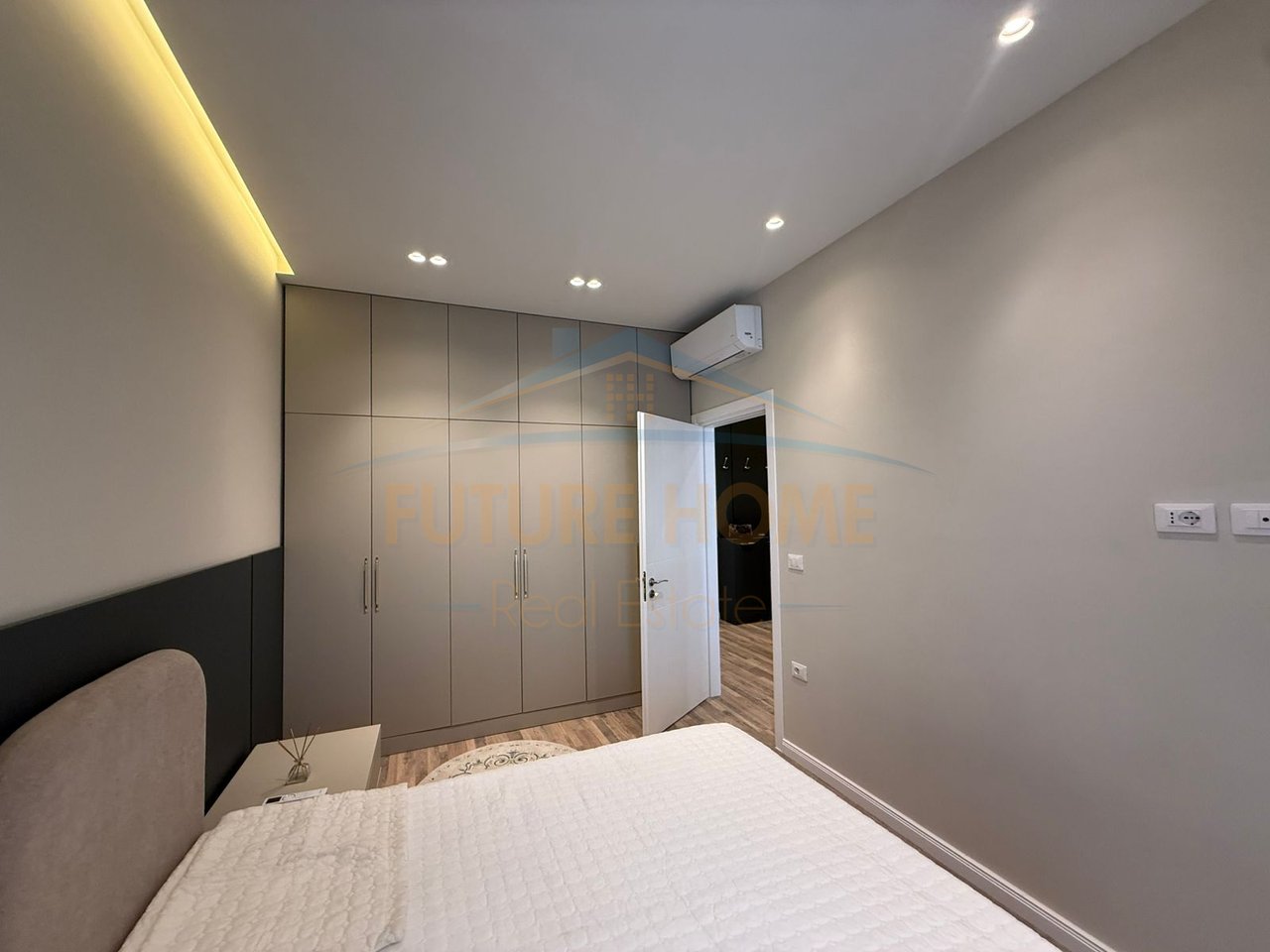 Rent, Apartment 1+1, Paris Commune, Tirana