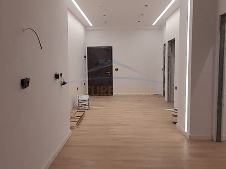 Shitet, Apartament 2+1, Lagjia 10, Korçë.