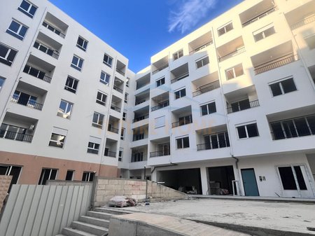 Shitet, Apartament 1+1, Golem