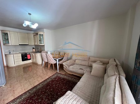 Shitet, Apartament 2+1, Prane Kompleksit Delijorgji, Tiranë.
