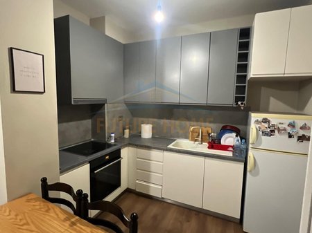 Shitet, Apartament 1+1, Pallatet Çabej, Misto Mame
