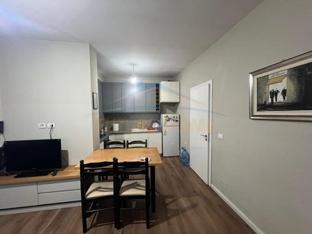 Shitet, Apartament 1+1, Pallatet Çabej, Misto Mame