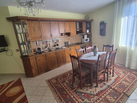 Shitet , Apartament 1+1 , Rruga Sul Starovari , POgradec
