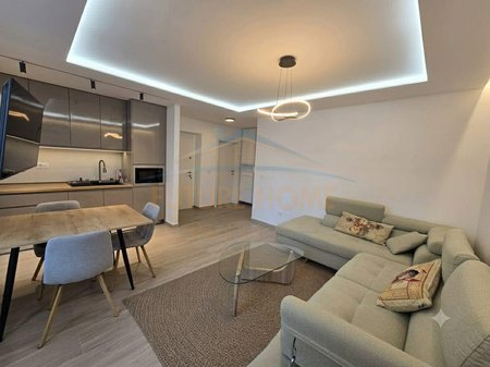 Shitet, Apartament 2+1, Brryli, Tiranë.