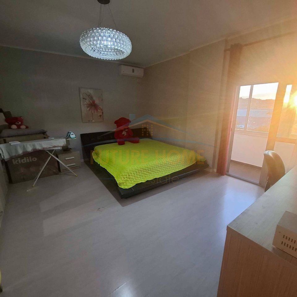 Shitet, Apartament 3+1+2, Mëzez