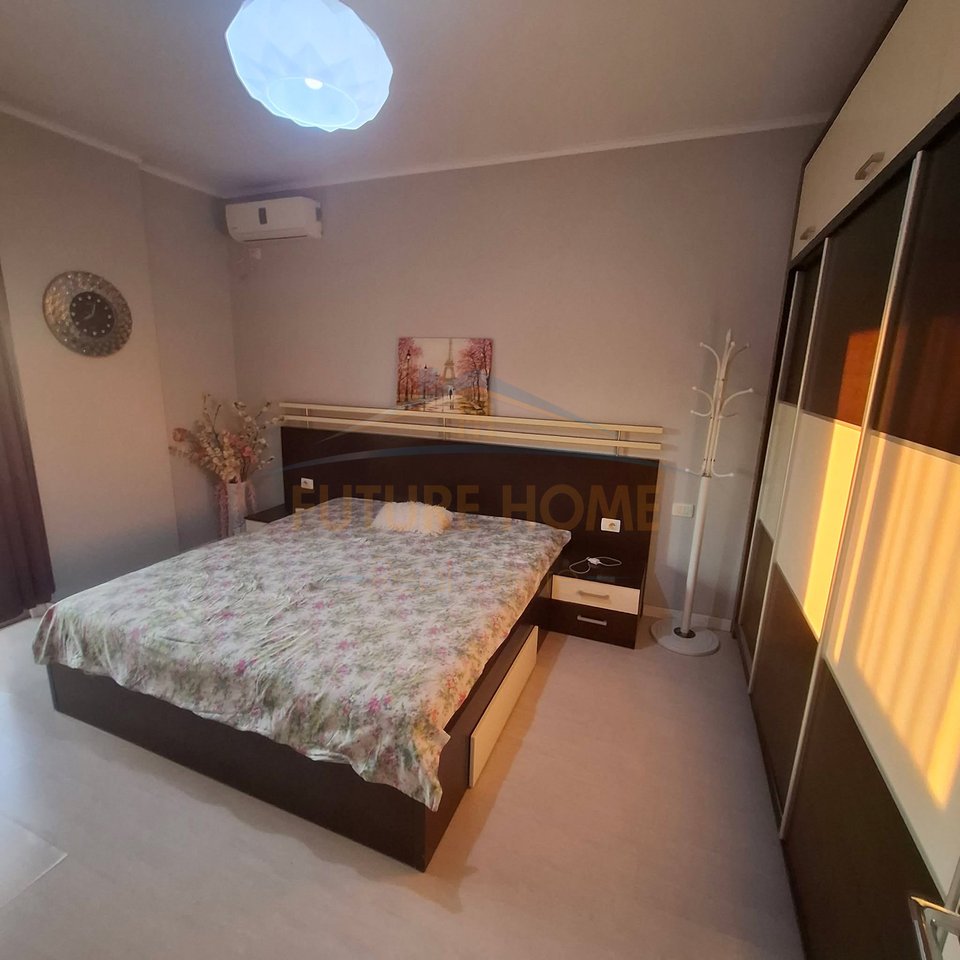 Shitet, Apartament 3+1+2, Mëzez