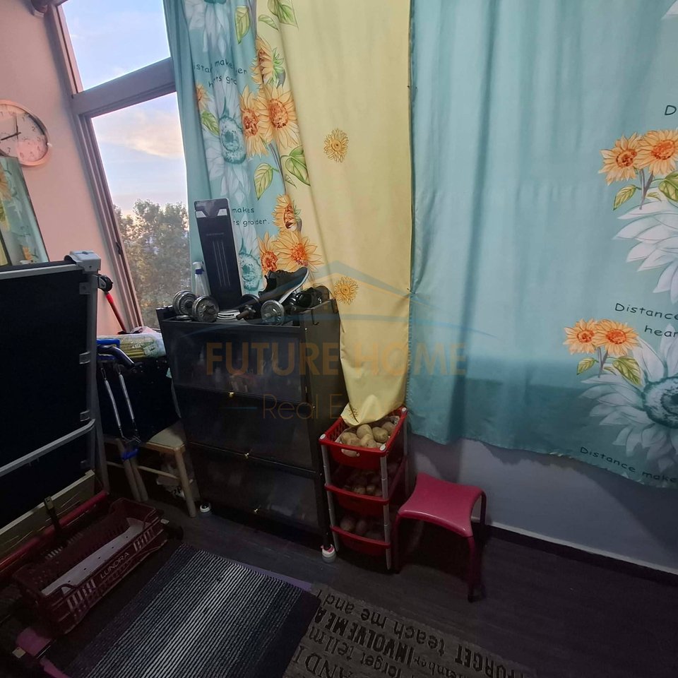 Shitet, Apartament 3+1+2, Mëzez