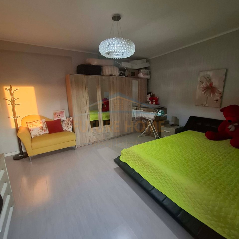 Shitet, Apartament 3+1+2, Mëzez