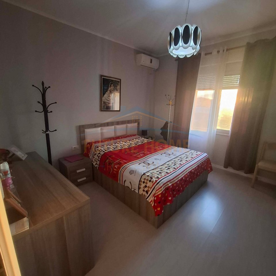 Shitet, Apartament 3+1+2, Mëzez
